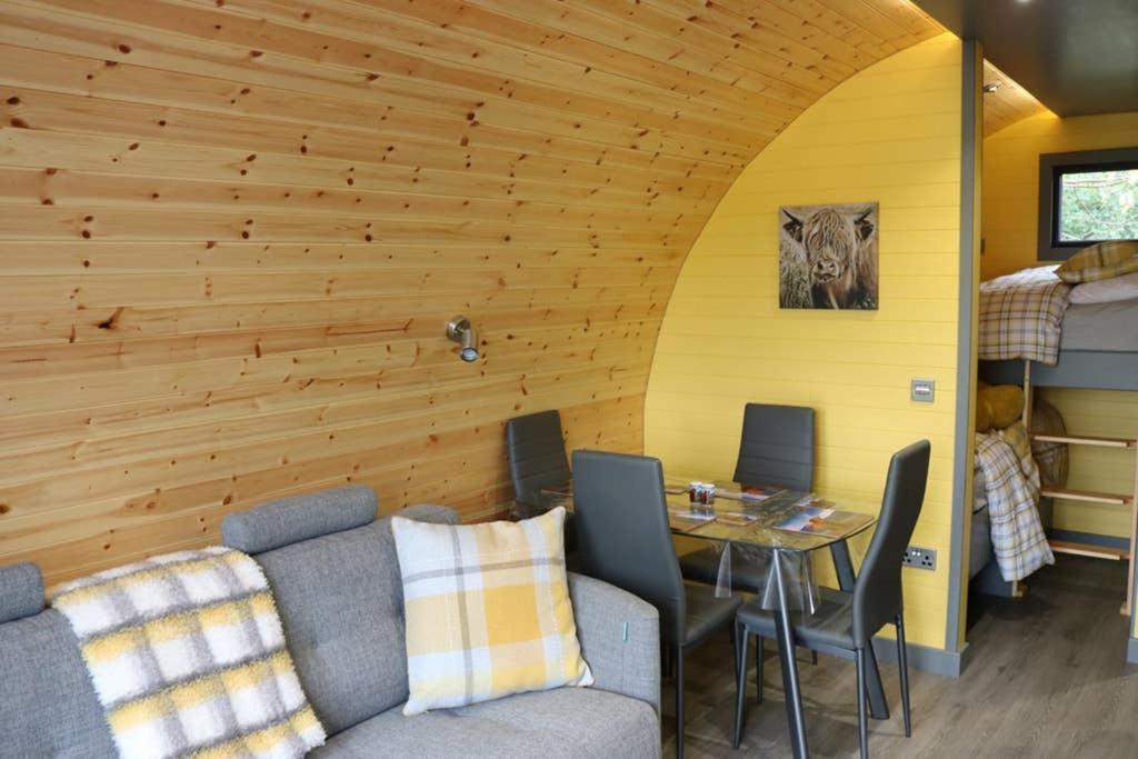 Glampods Glamping Pod - Meet Highland Cows And Sheep Holiday home *